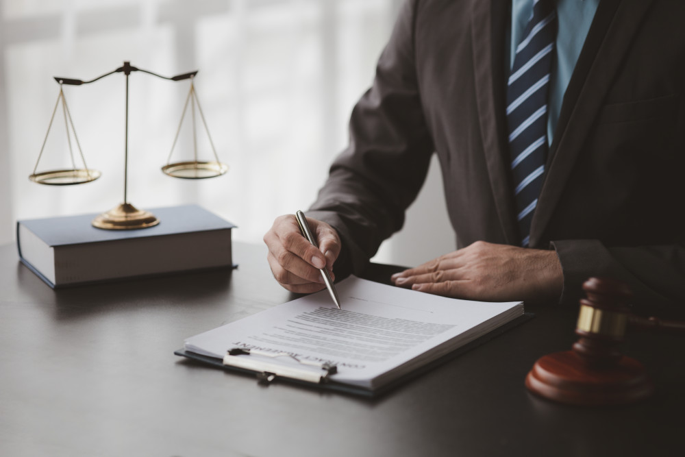 Porter plainte pour diffamation : comprendre vos droits et agir en conséquence